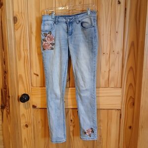 Westport Signature Skinny Size 4 Floral Embroidered Light Blue Jeans